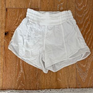 lululemon hottie hot shorts 2.5 high rise